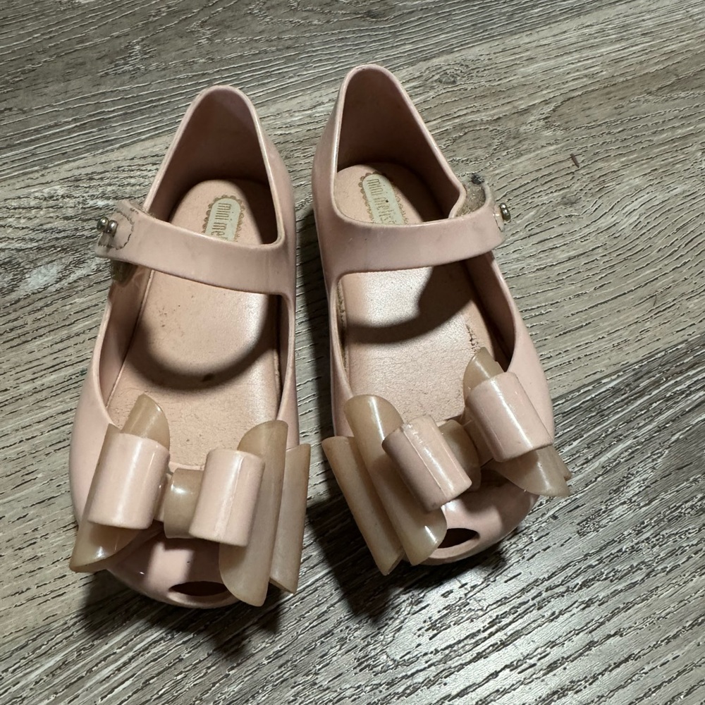 Mini Melissa Size: 8